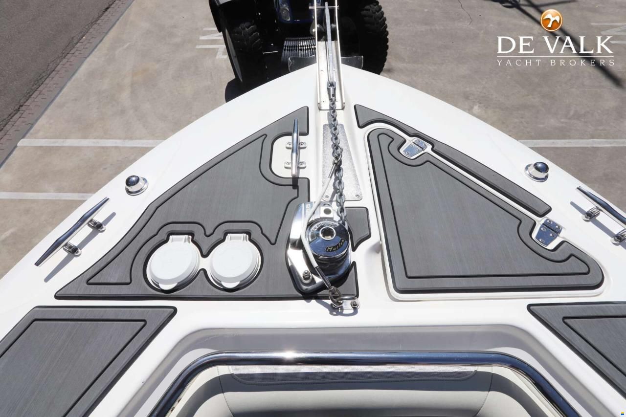 Boston Whaler 270 Outrage