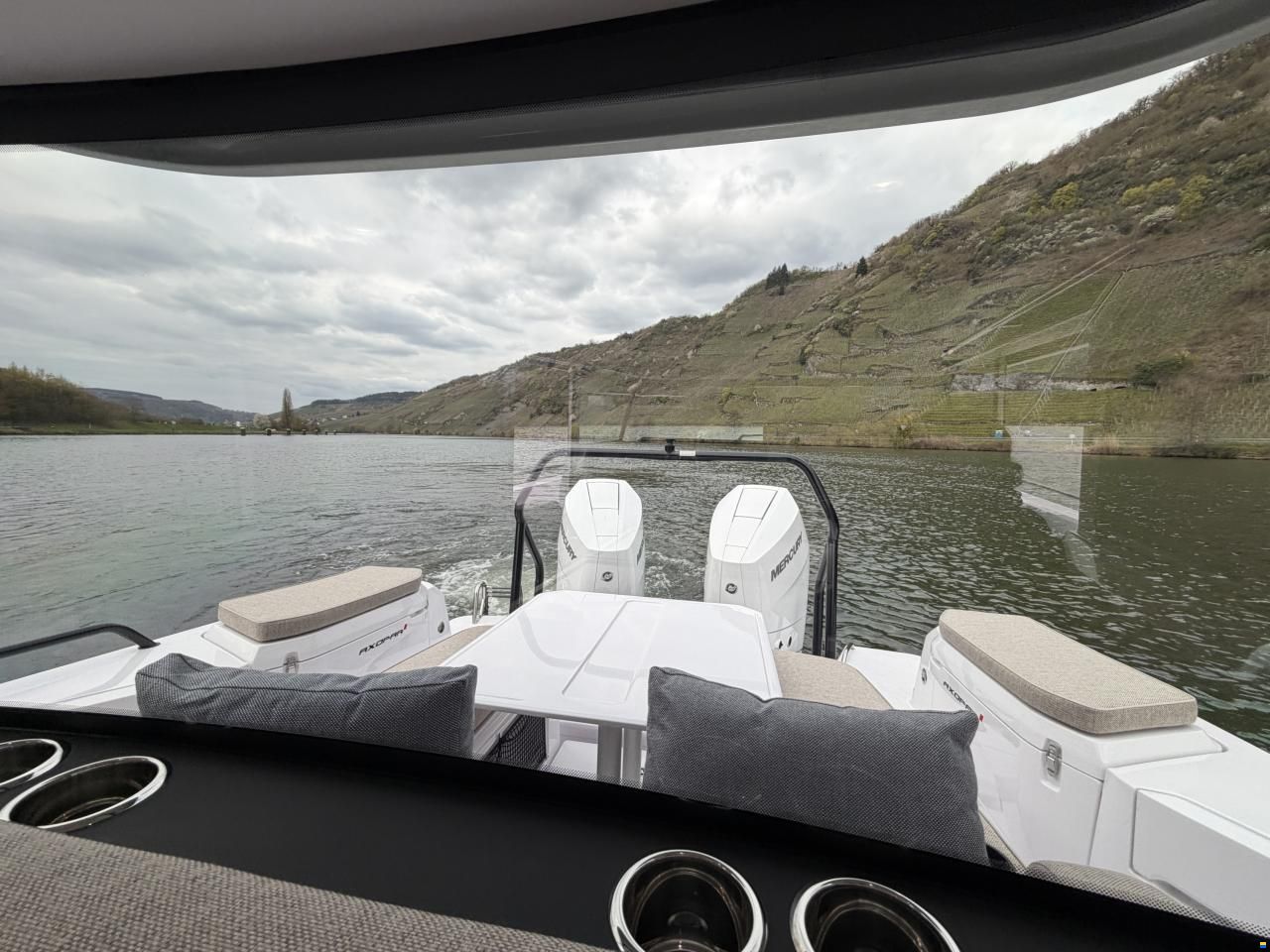 Axopar 37 XC Cross Cabin
