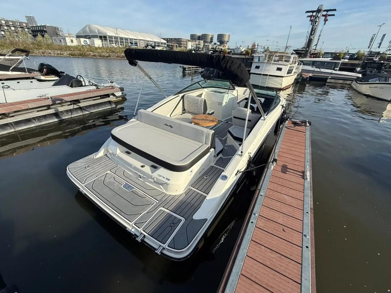 Sea Ray SPX 210