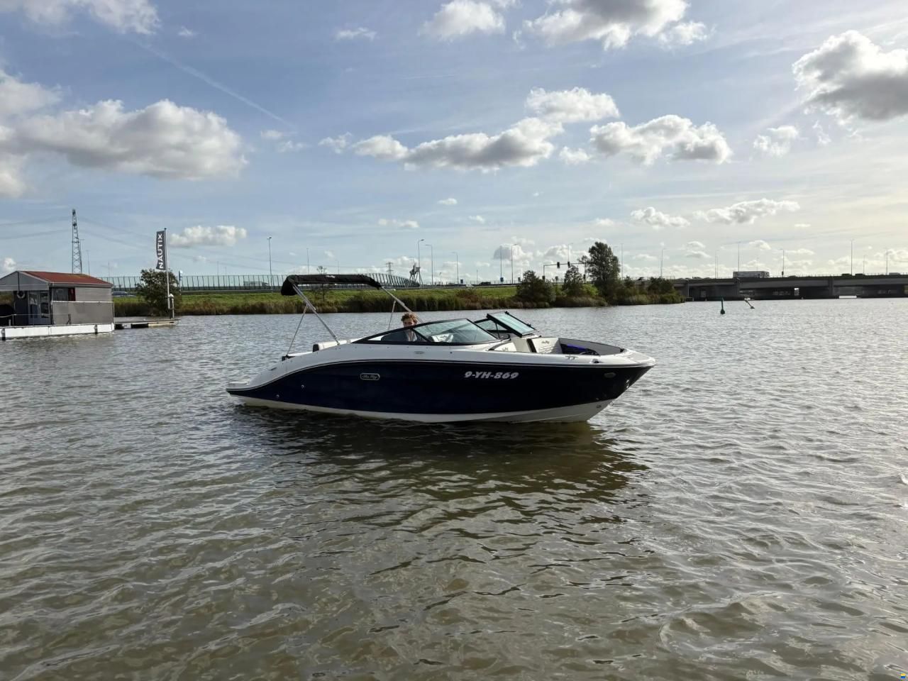 Sea Ray SPX 210