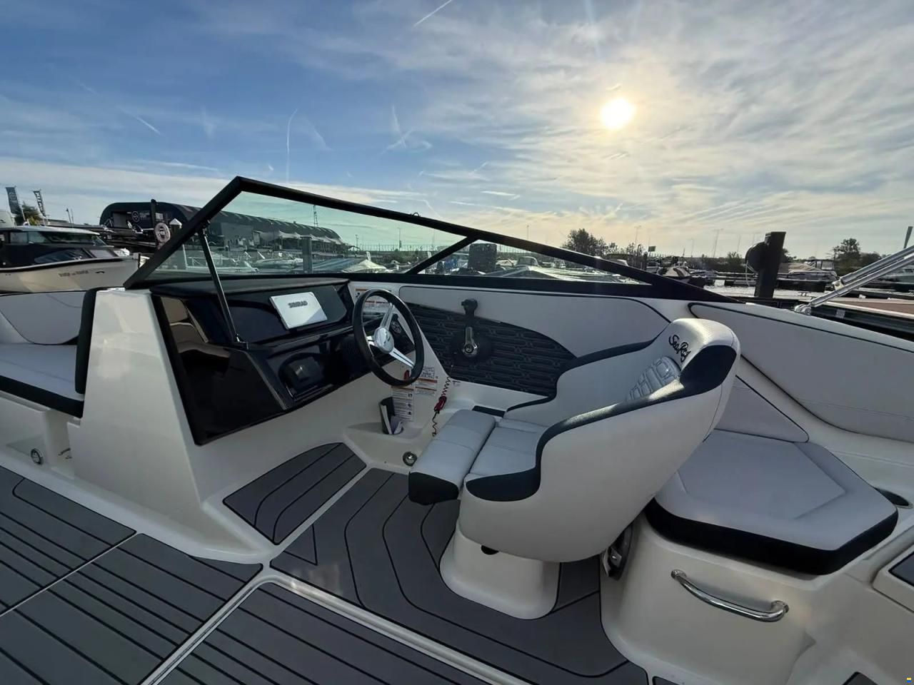Sea Ray SPX 210