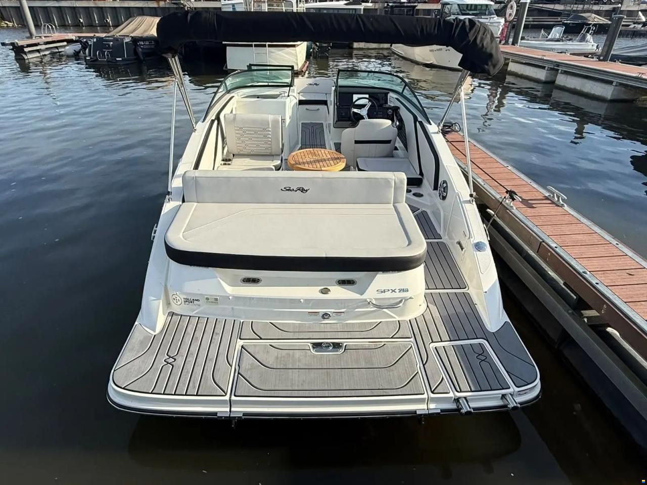 Sea Ray SPX 210