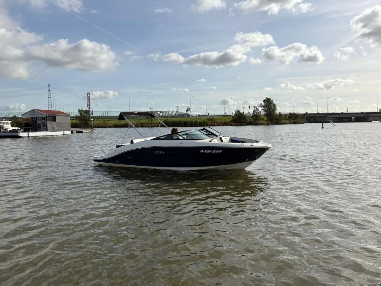 Sea Ray SPX 210