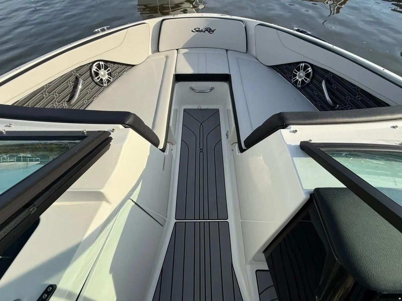 Sea Ray SPX 210