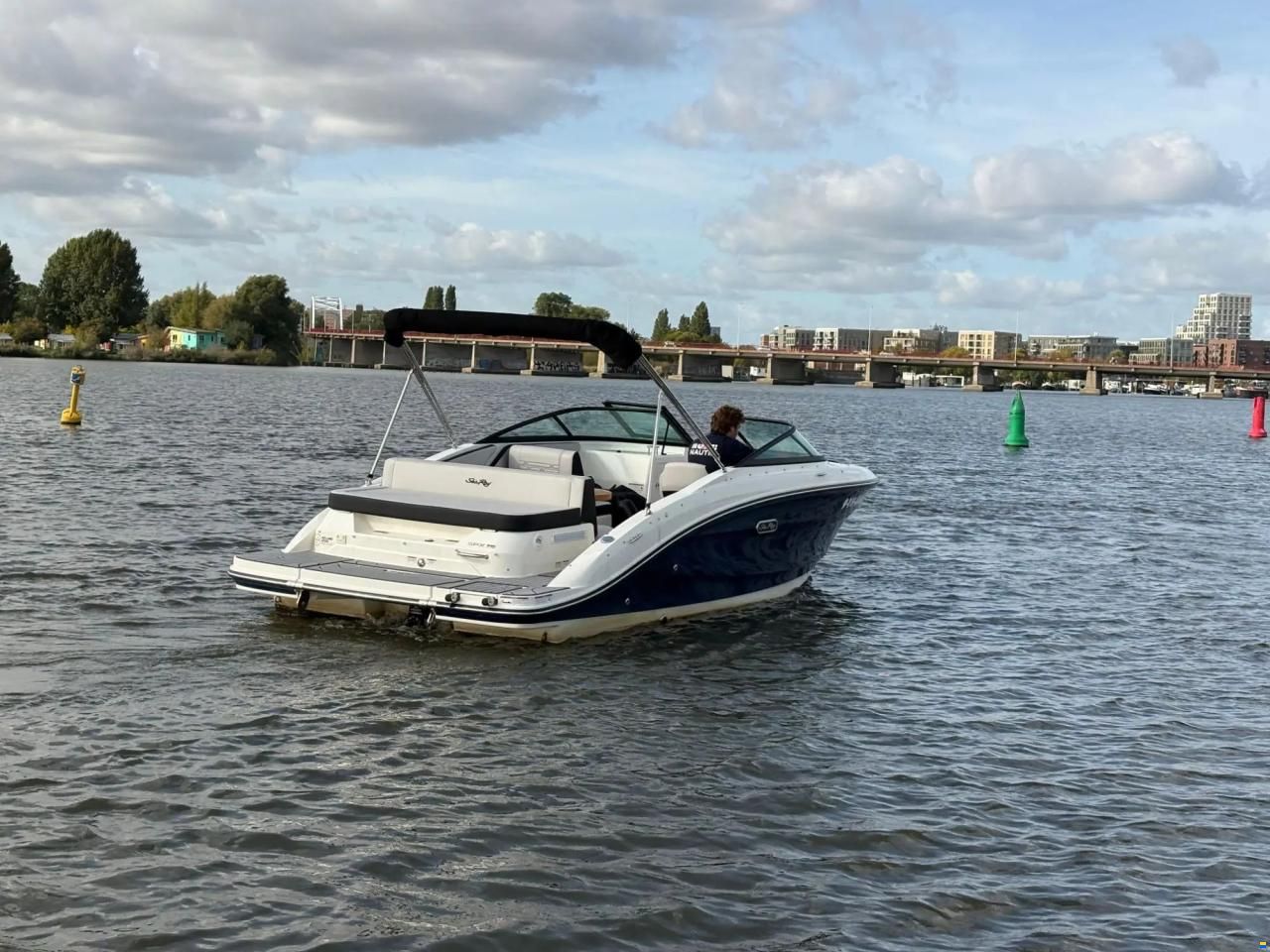 Sea Ray SPX 210