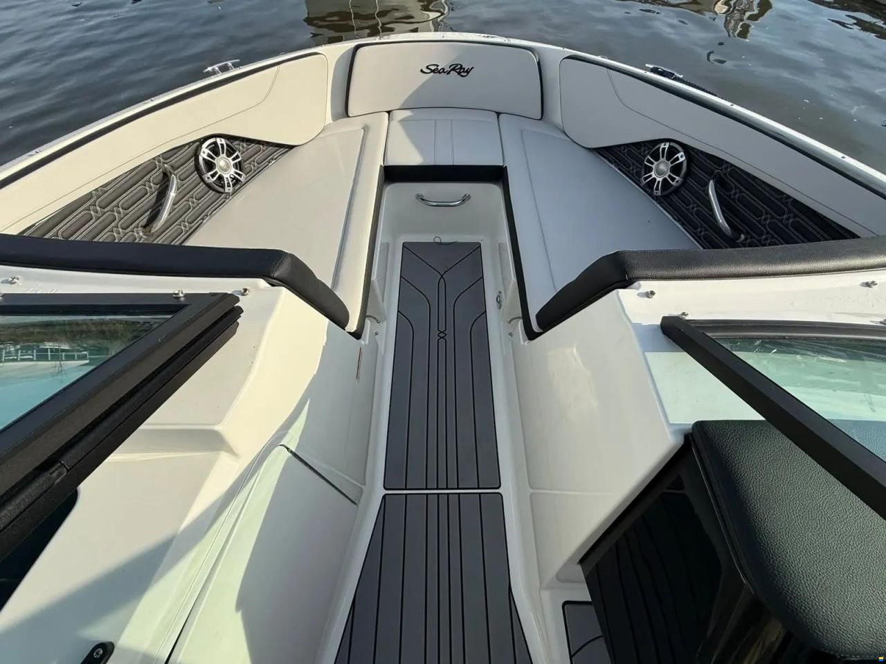 Sea Ray SPX 210