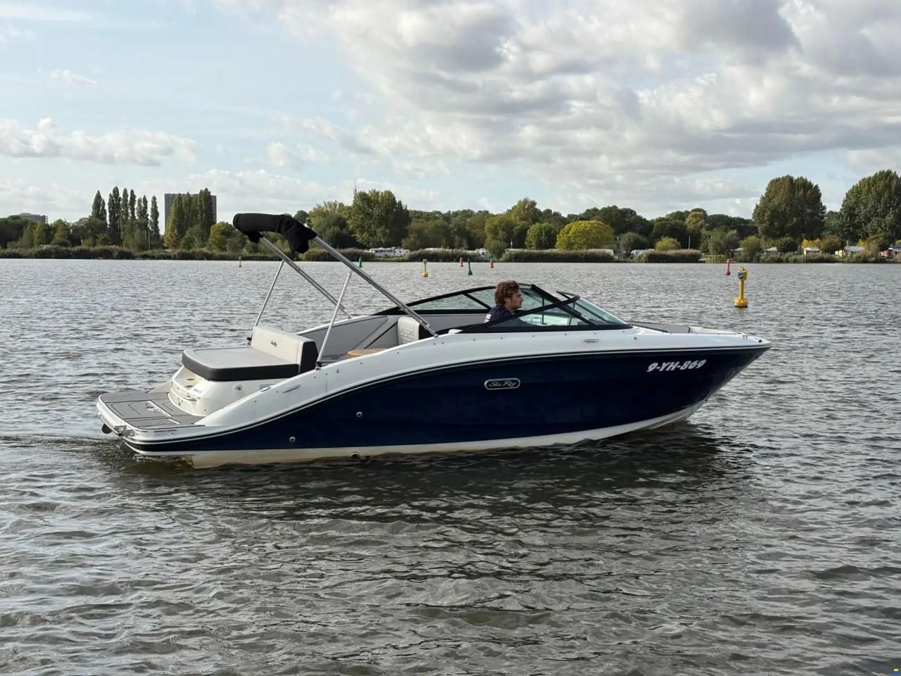 Sea Ray SPX 210