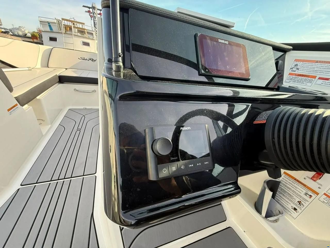 Sea Ray SPX 210