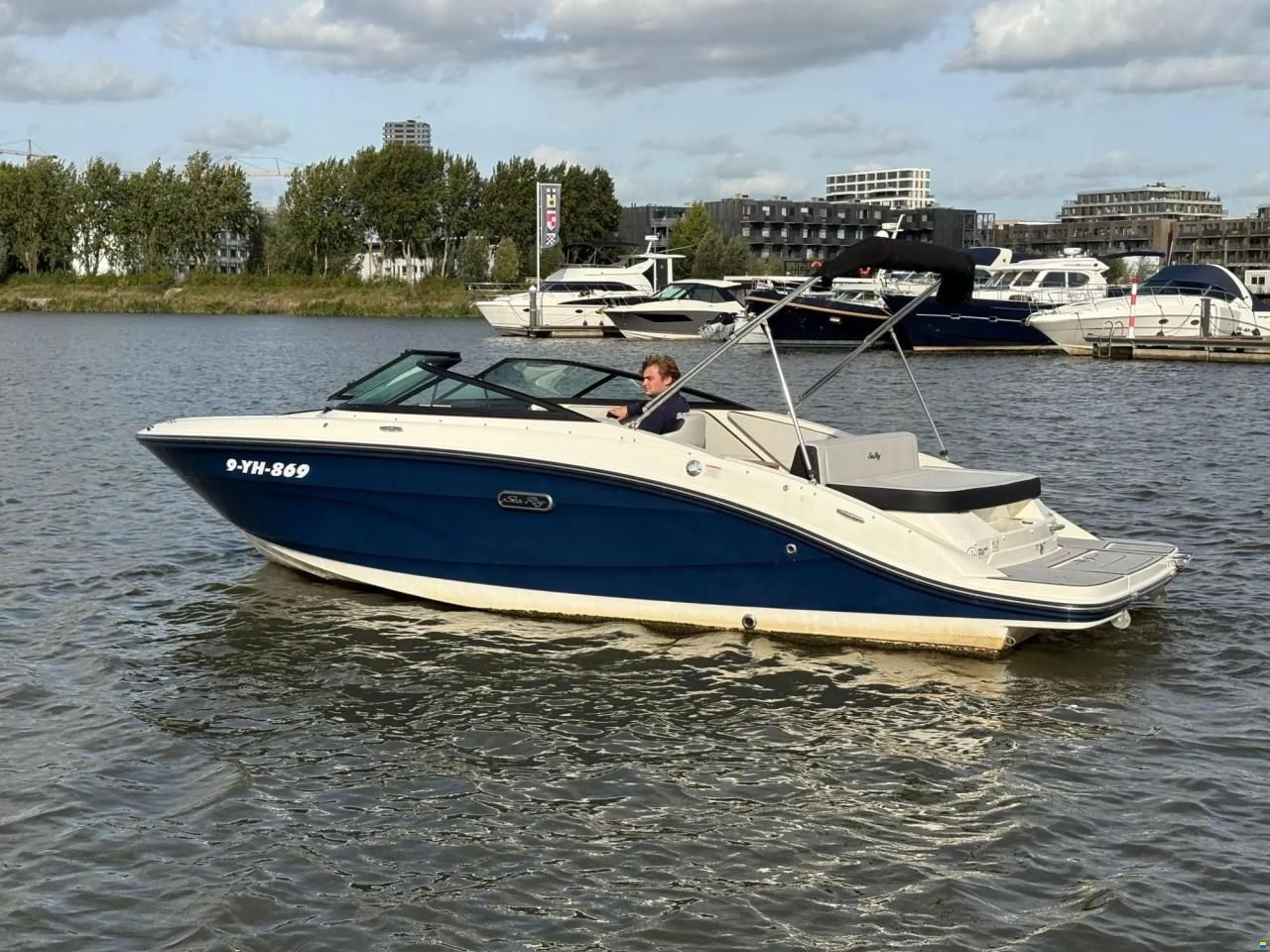 Sea Ray SPX 210