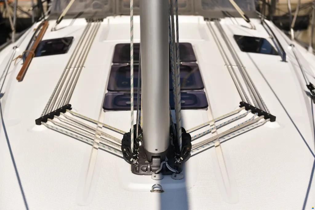 Bavaria Cruiser 37