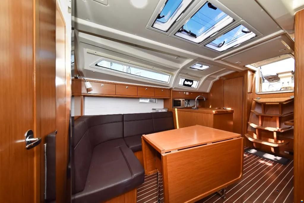Bavaria Cruiser 37