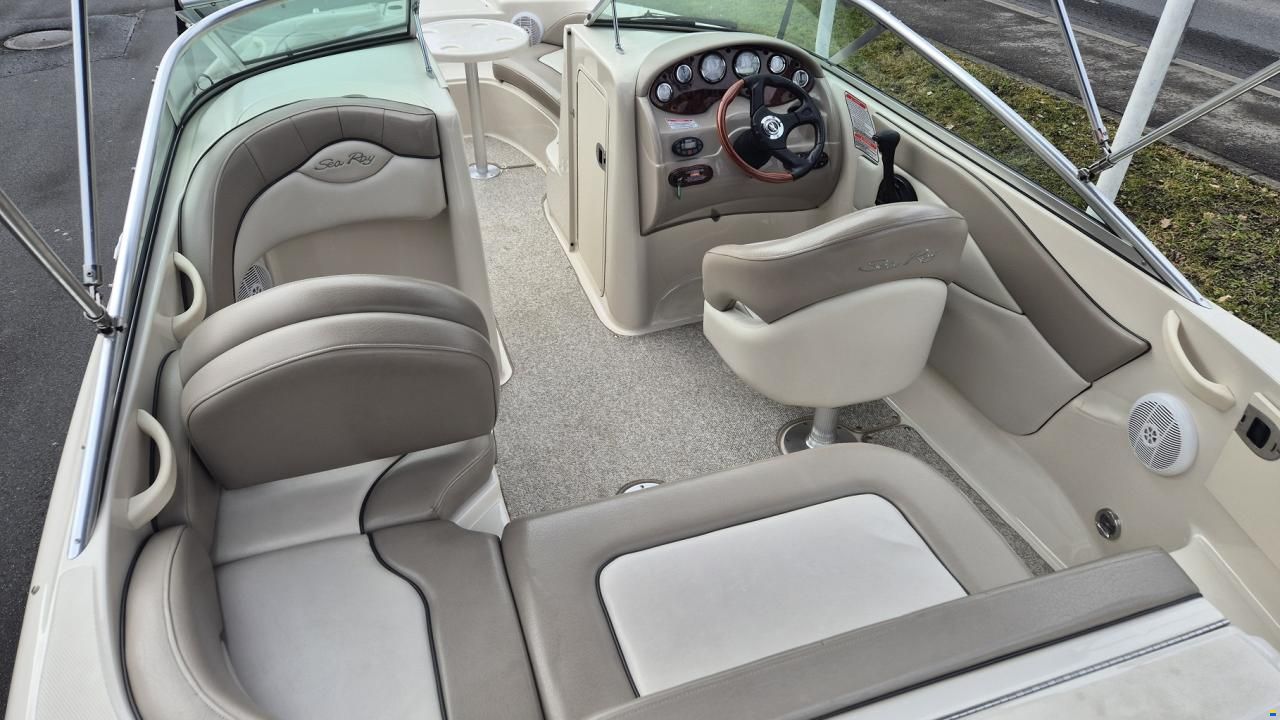 Sea Ray 200 Sundeck