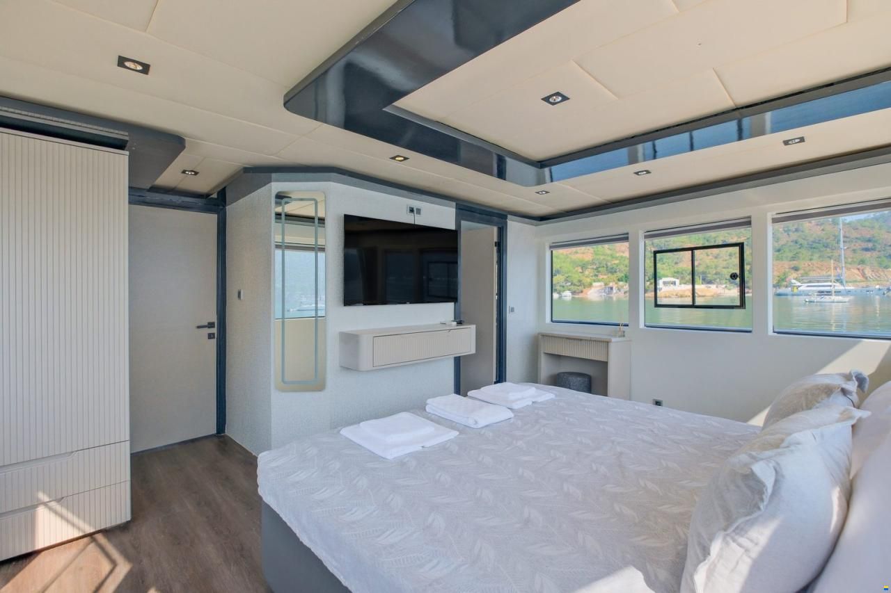 Custom Trawler 27m