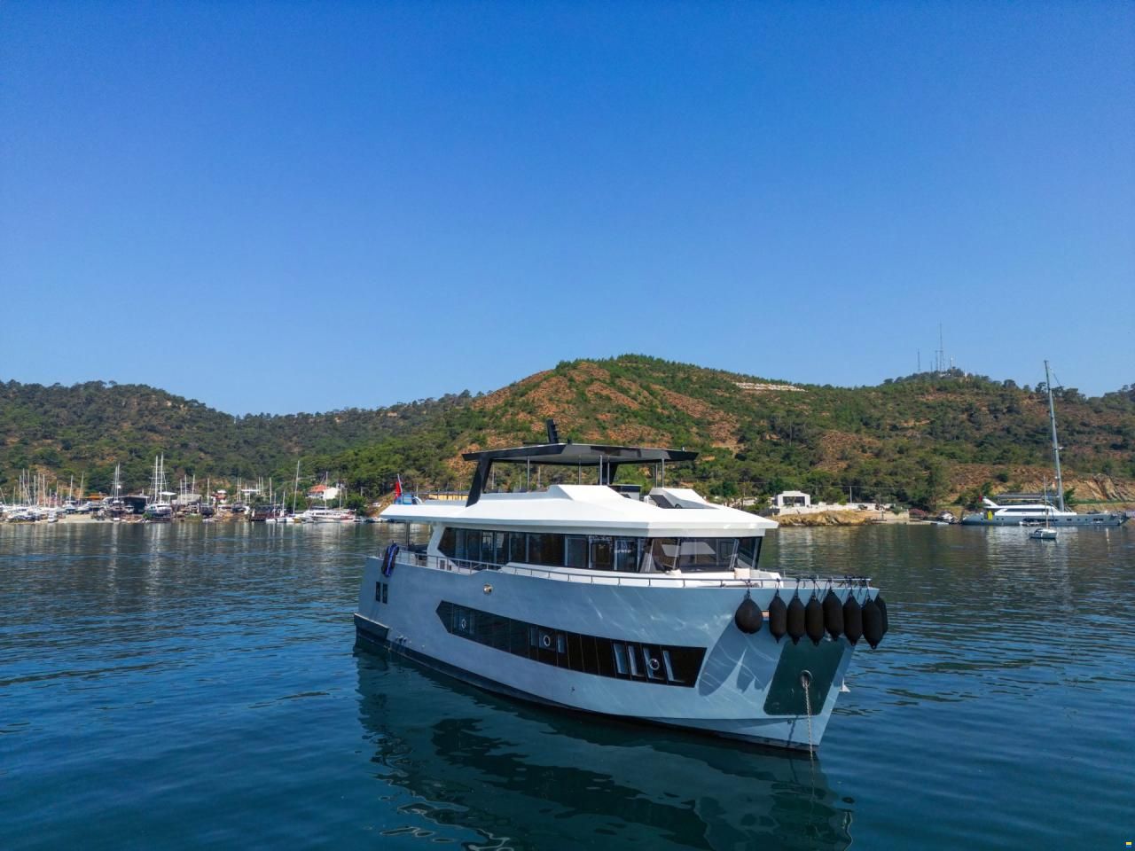 Custom Trawler 27m