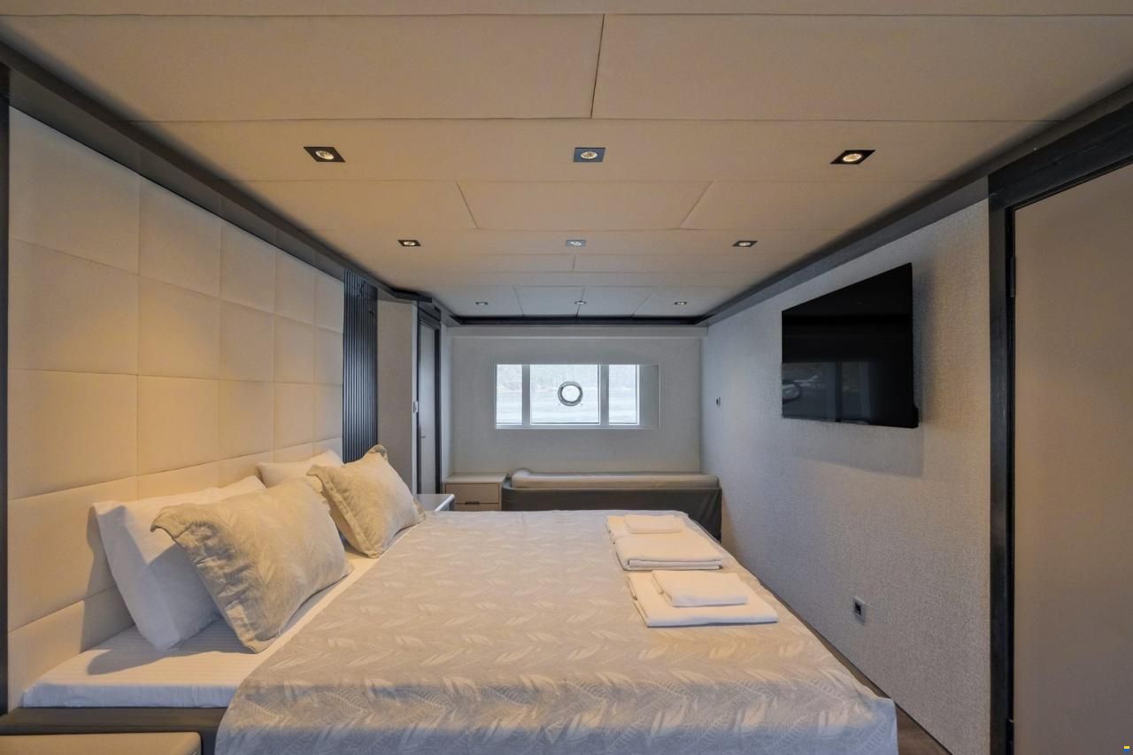 Custom Trawler 27m