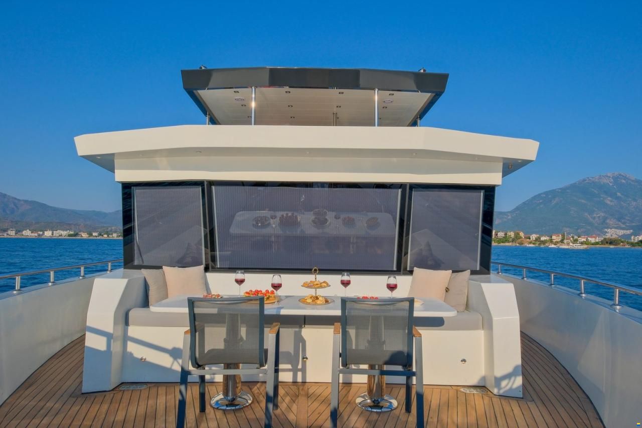 Custom Trawler 27m