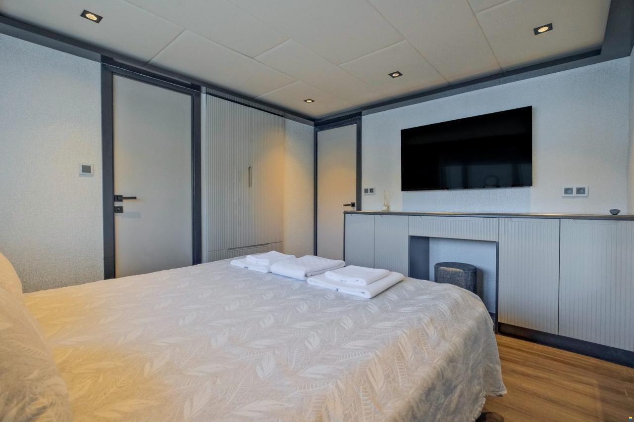 Custom Trawler 27m