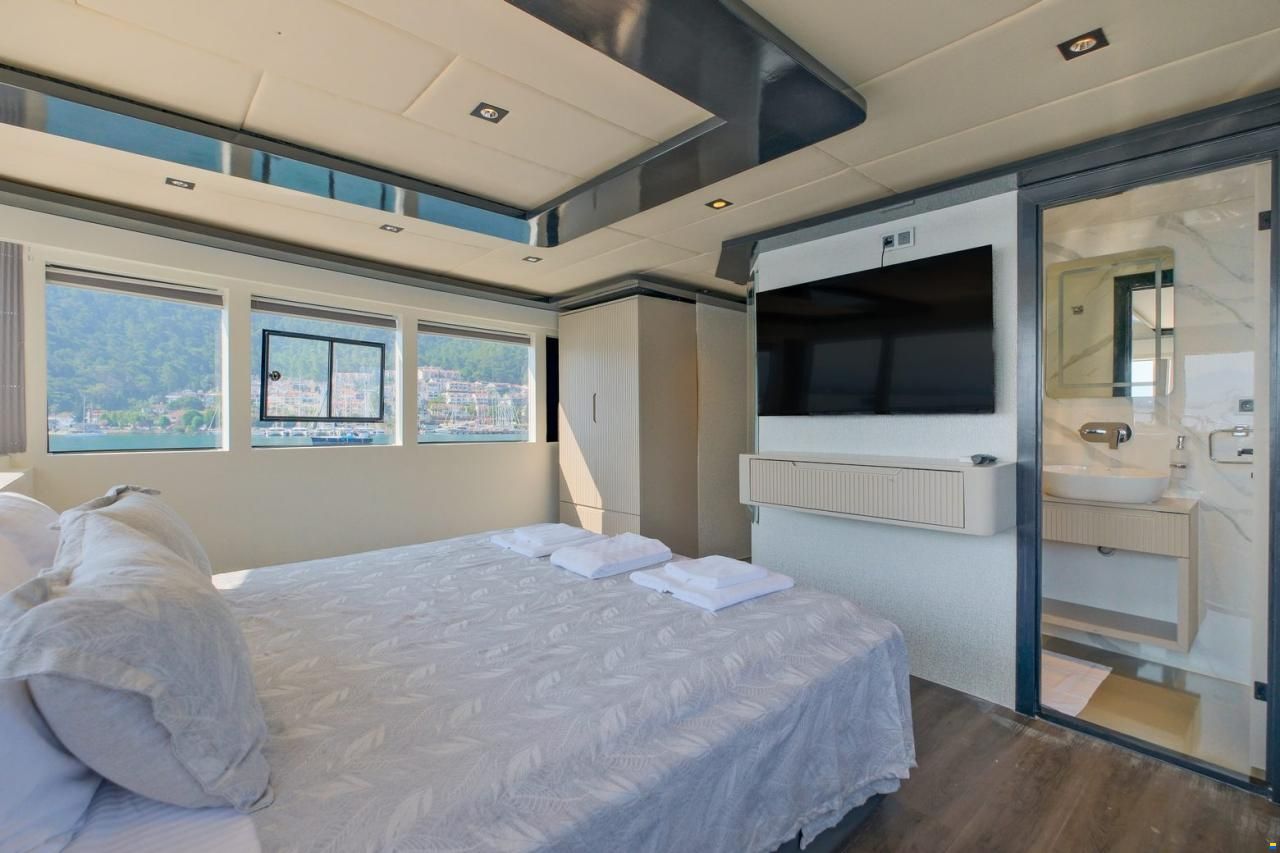 Custom Trawler 27m