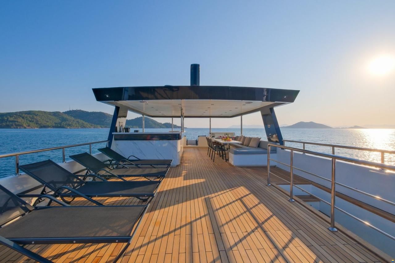 Custom Trawler 27m