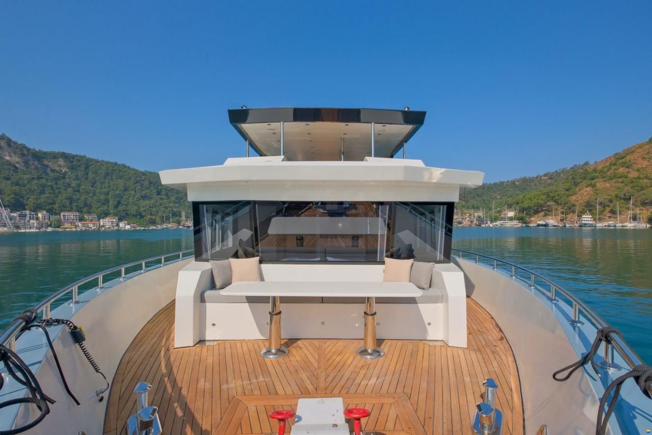 Custom Trawler 27m