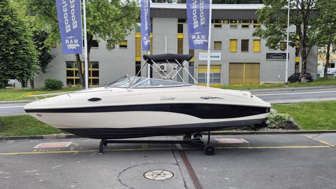 Rinker 232 Captiva Cuddy
