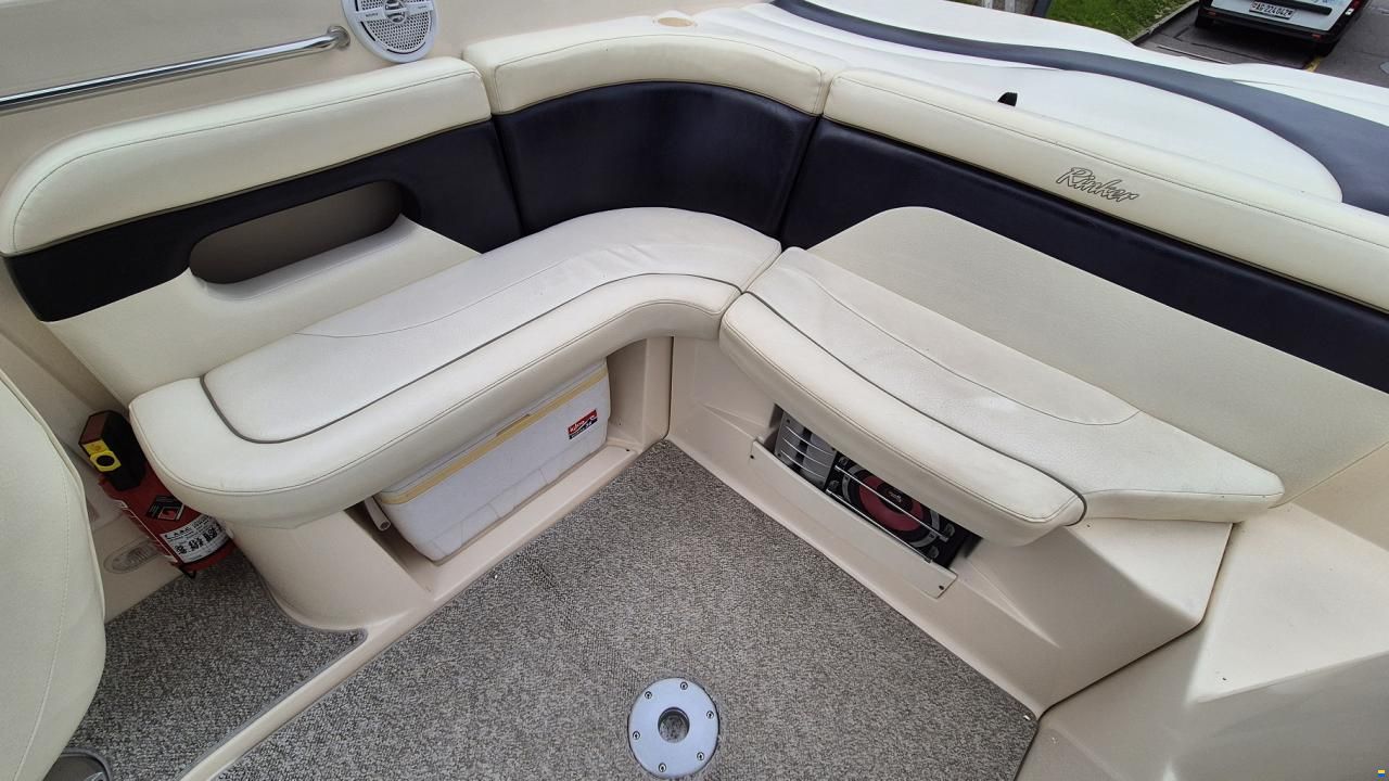 Rinker 232 Captiva Cuddy
