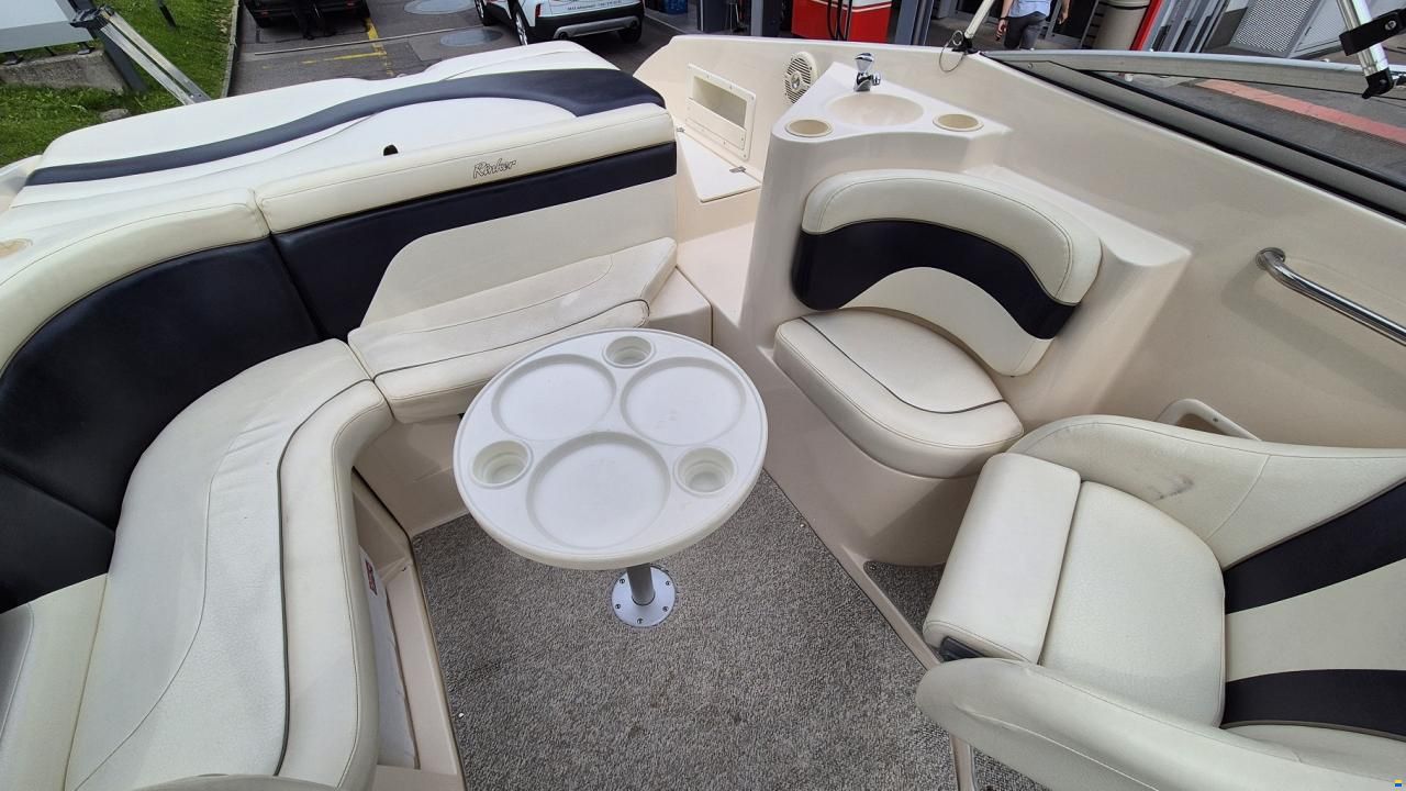 Rinker 232 Captiva Cuddy