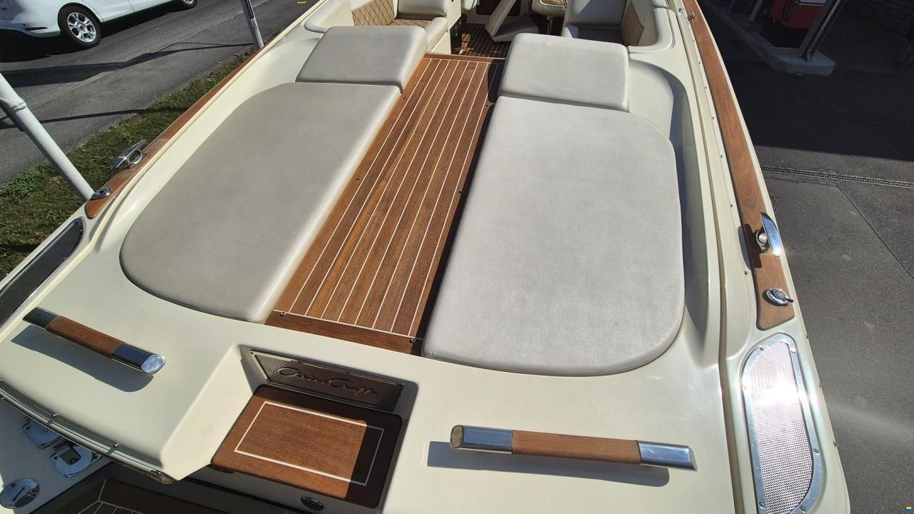 Chris Craft Corsair 32