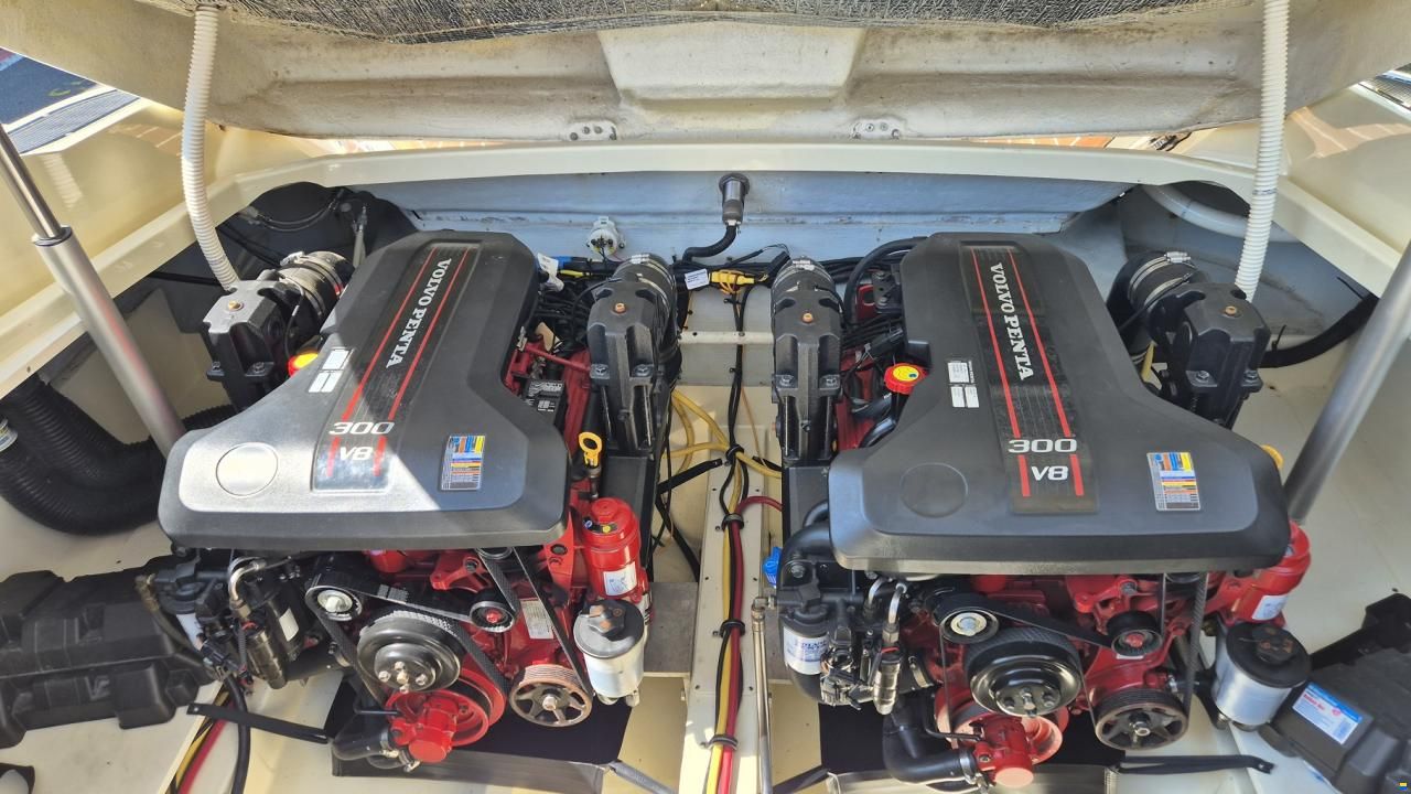 Chris Craft Corsair 32