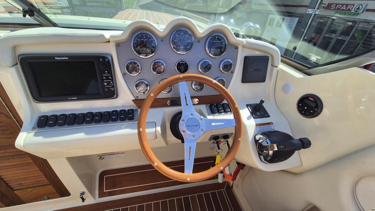 Chris Craft Corsair 32