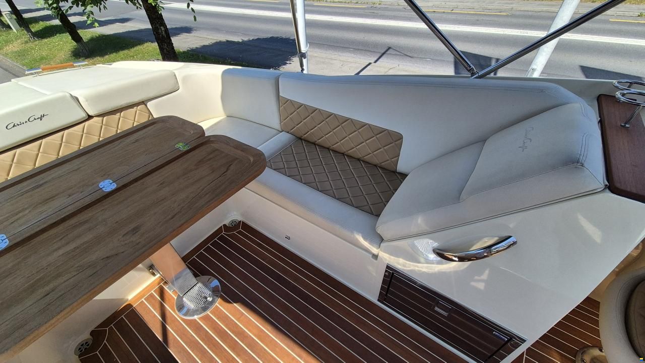 Chris Craft Corsair 32