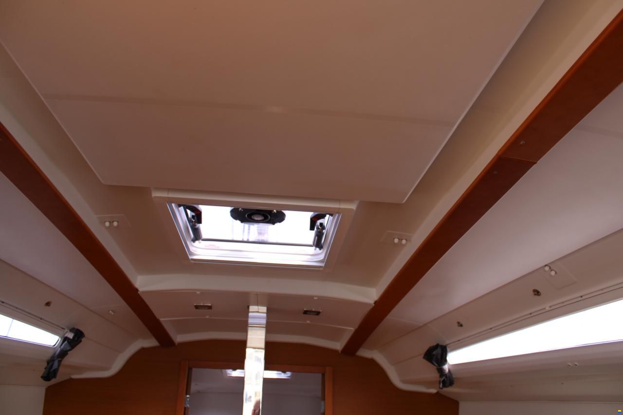 Sun Odyssey 349