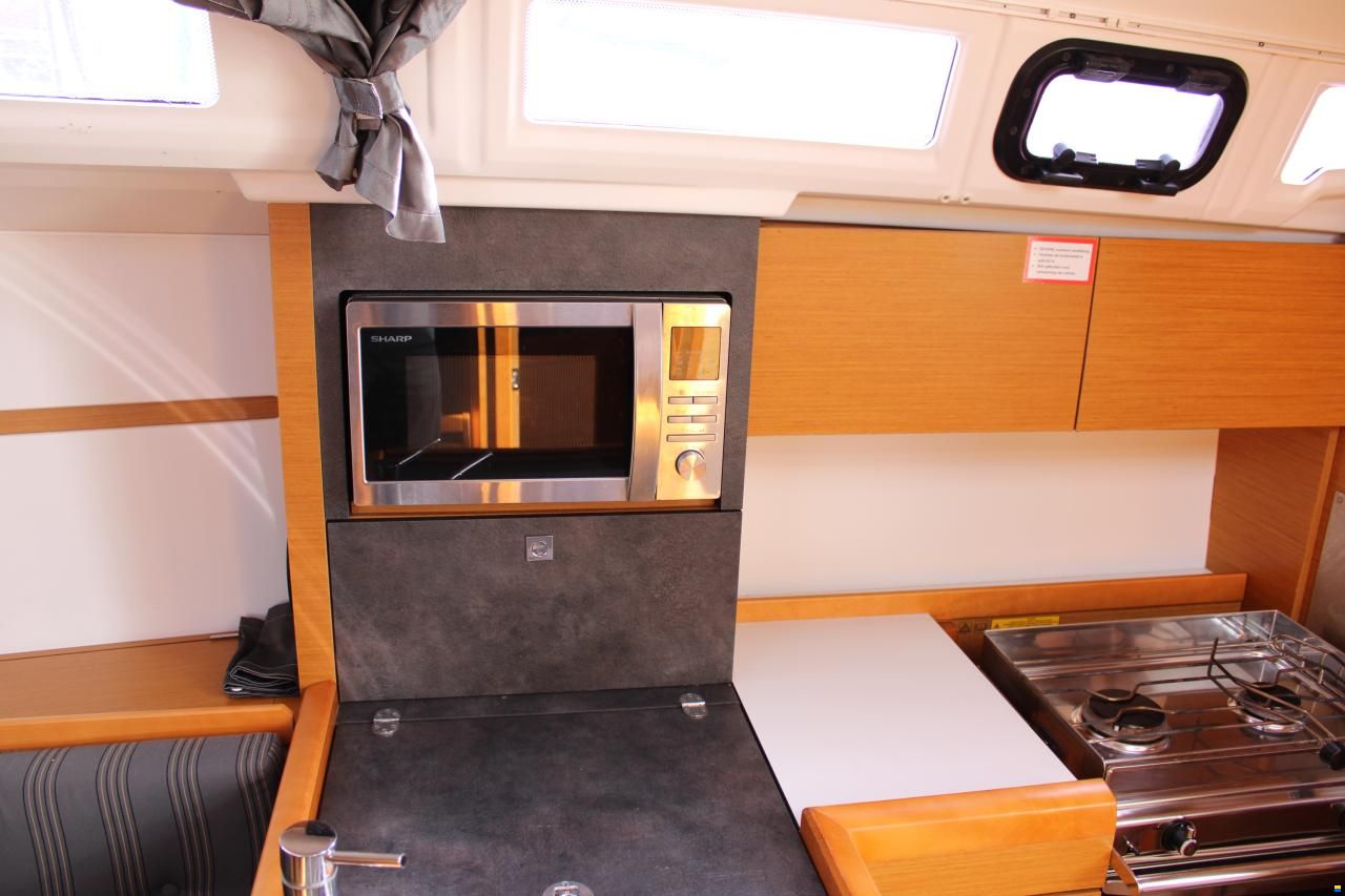 Sun Odyssey 349