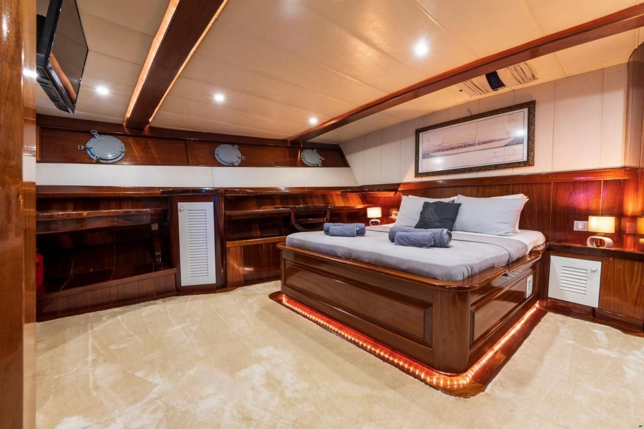 Custom Schooner 38m