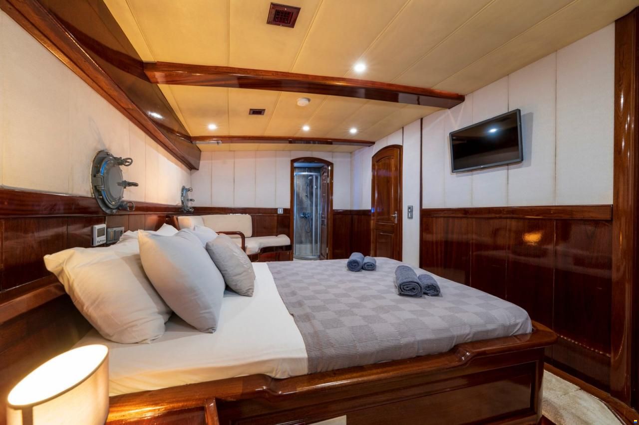 Custom Schooner 38m