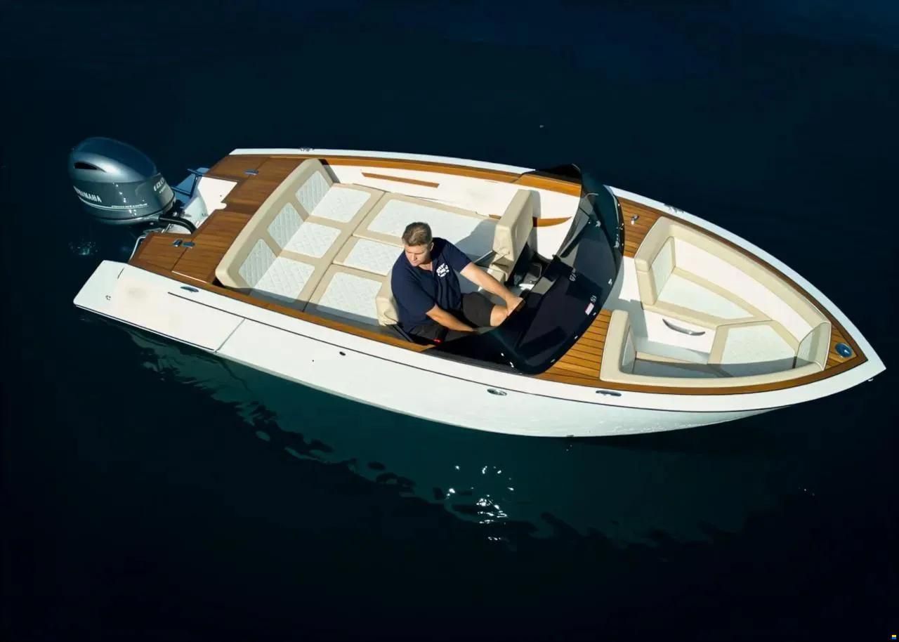 Flying Shark 5.7 Bowrider