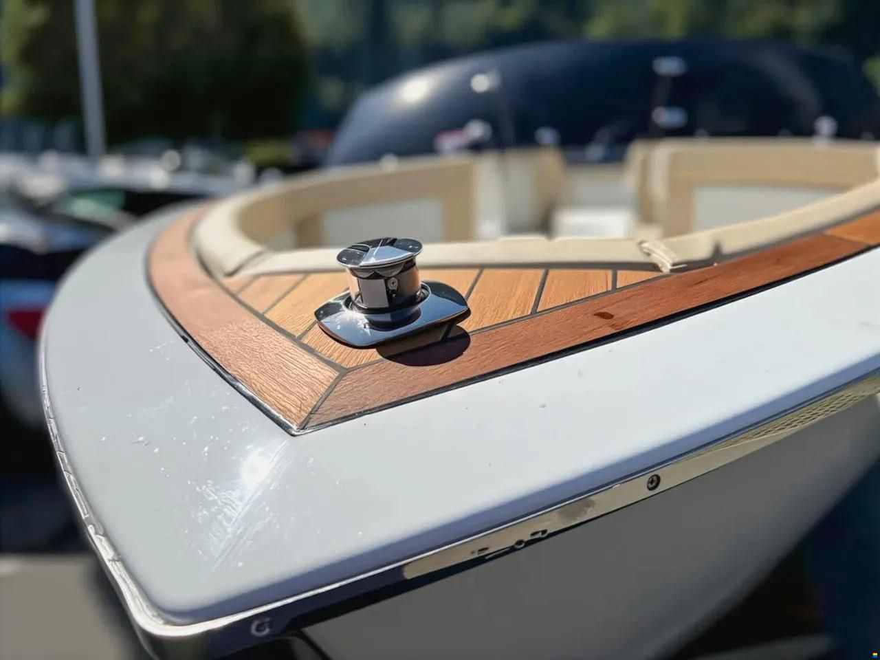 Flying Shark 5.7 Bowrider