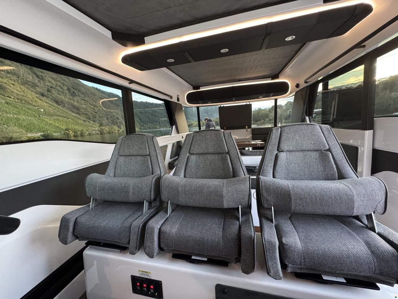 Axopar 45 XC Cross Cabin
