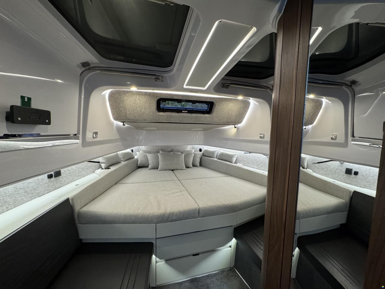 Axopar 45 XC Cross Cabin