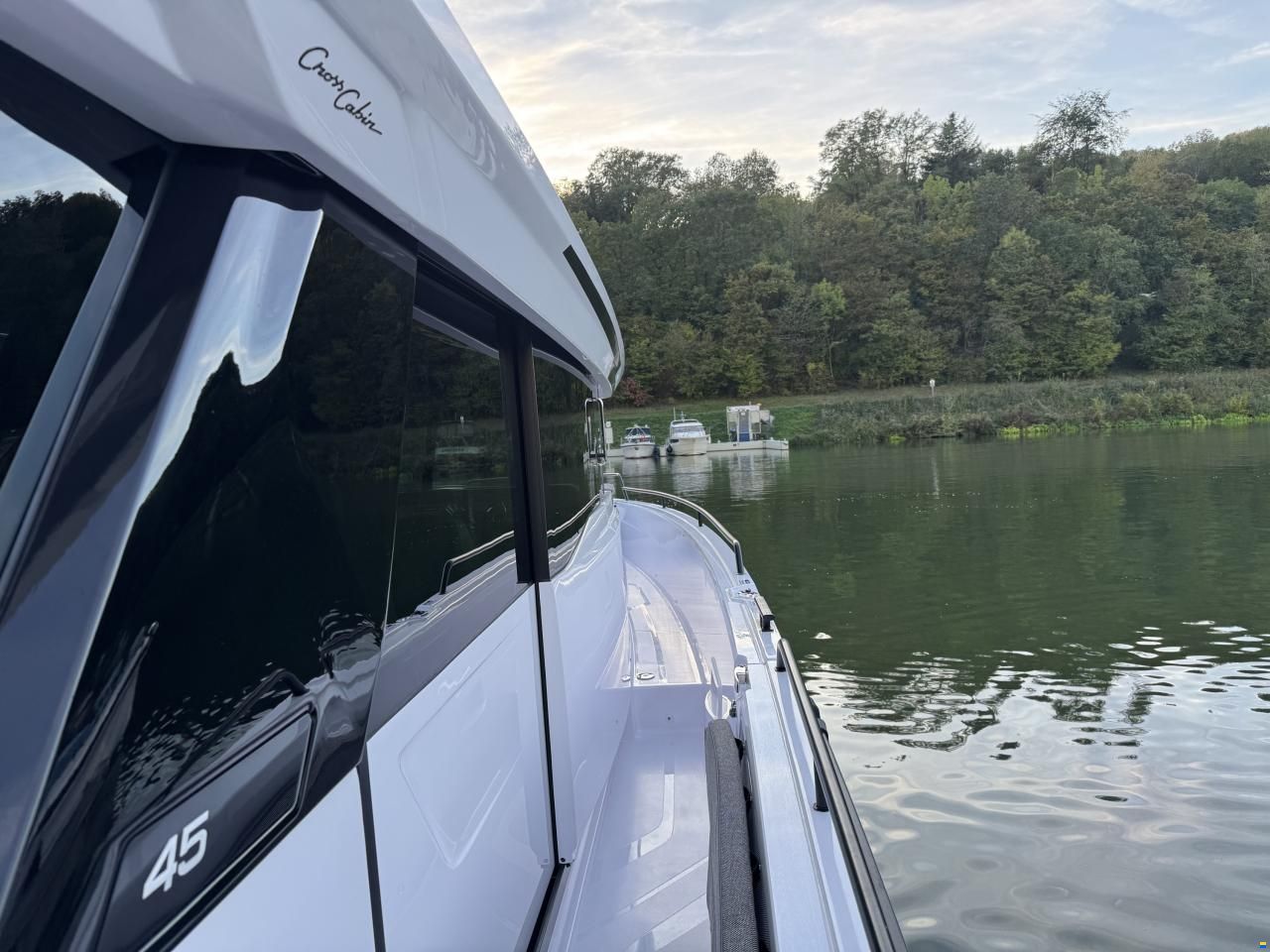 Axopar 45 XC Cross Cabin