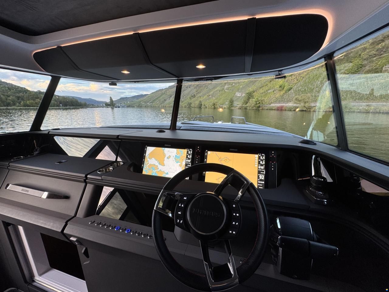 Axopar 45 XC Cross Cabin