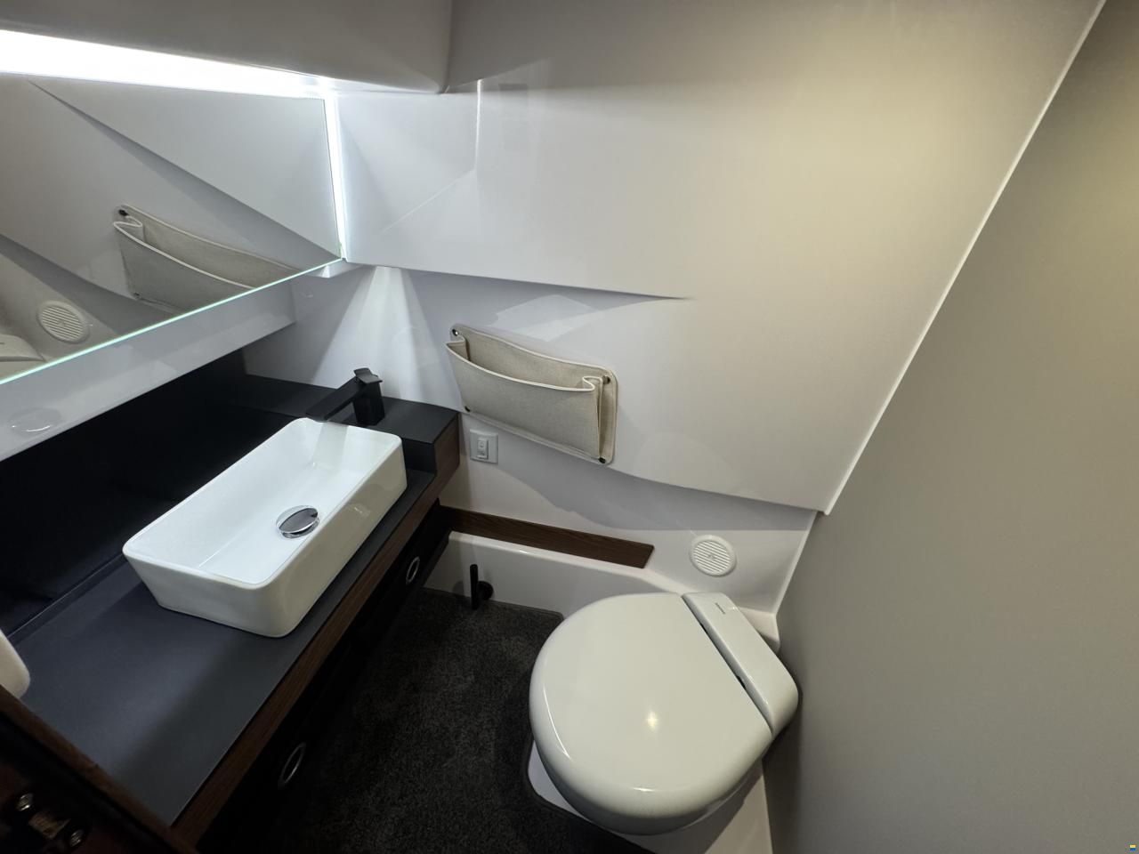Axopar 45 XC Cross Cabin