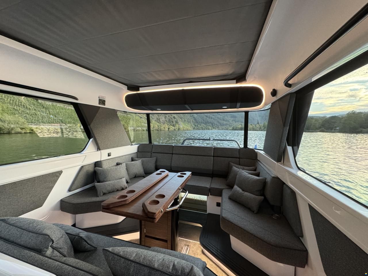 Axopar 45 XC Cross Cabin