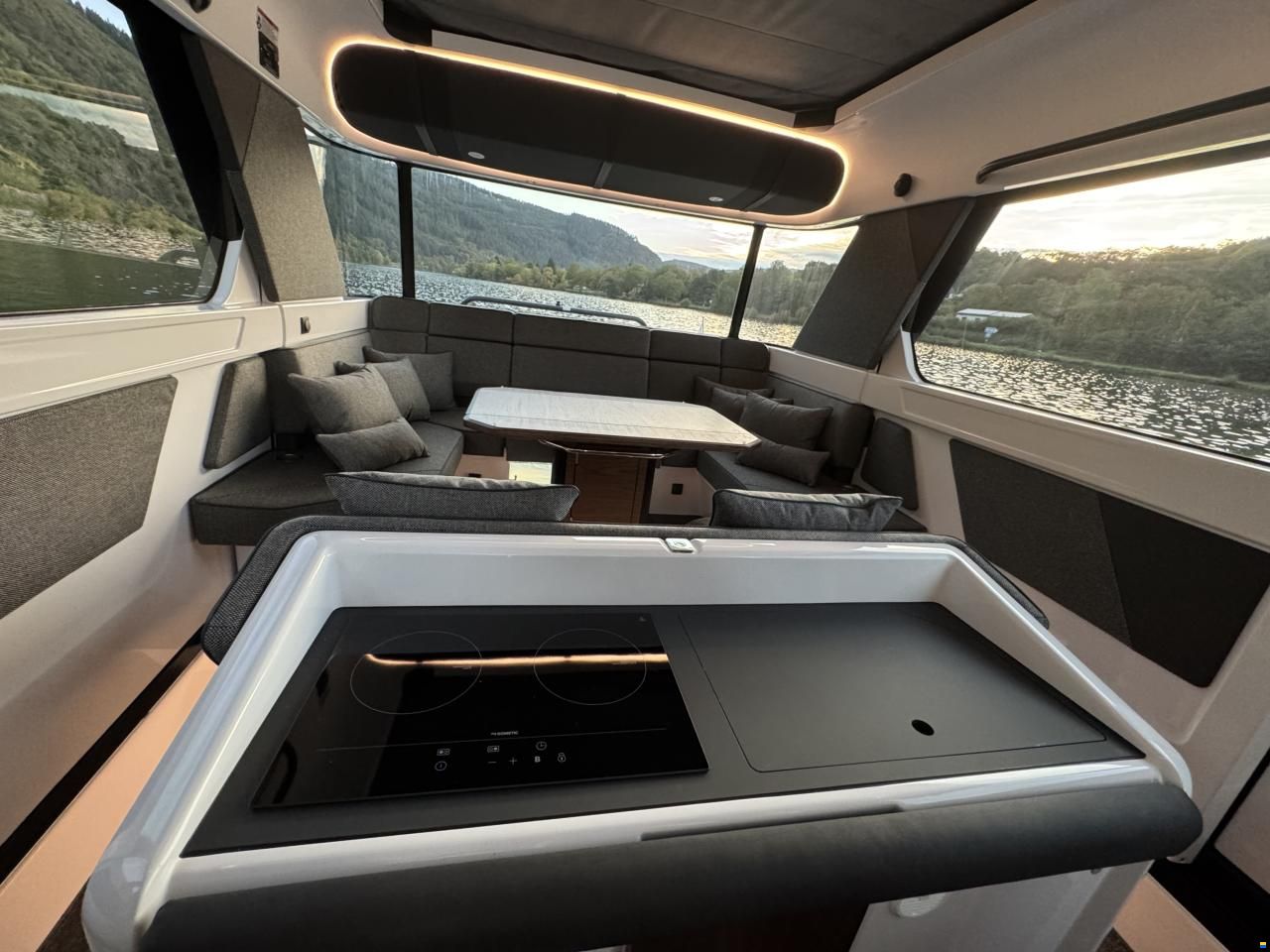 Axopar 45 XC Cross Cabin