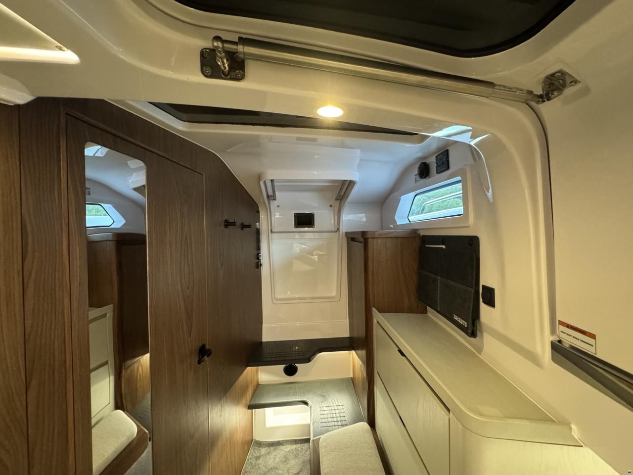 Axopar 45 XC Cross Cabin