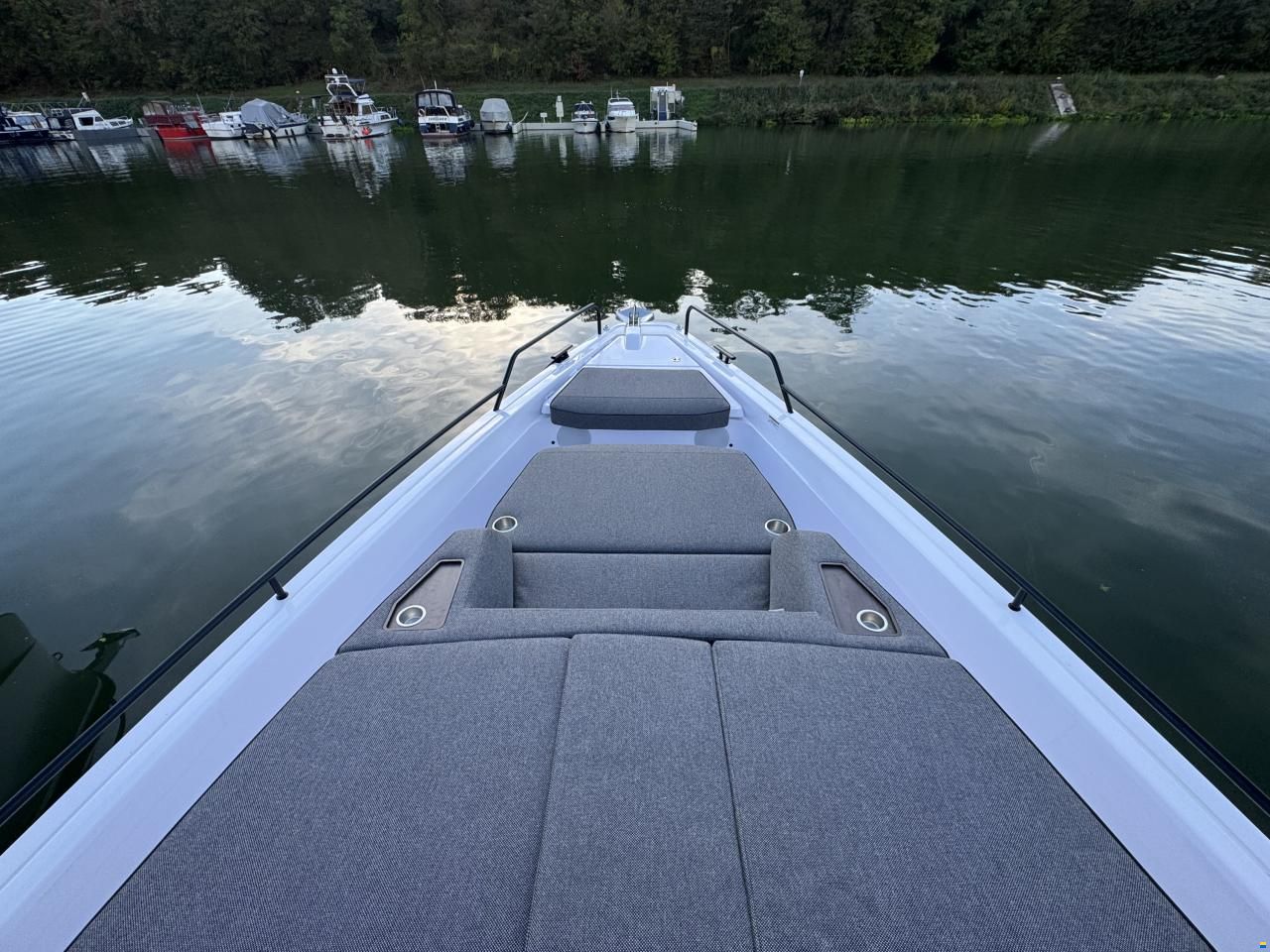 Axopar 45 XC Cross Cabin