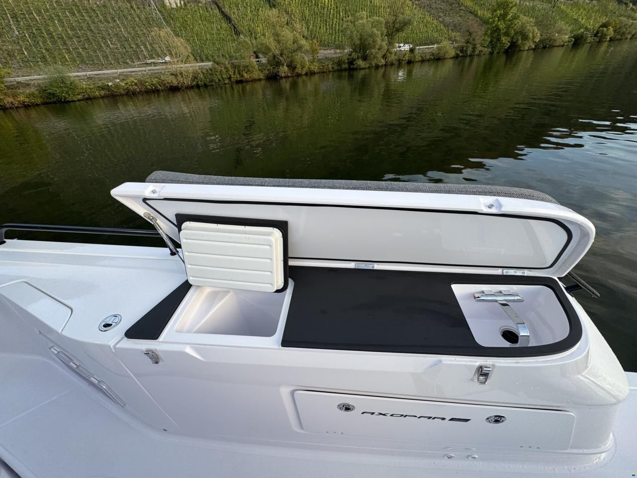 Axopar 45 XC Cross Cabin