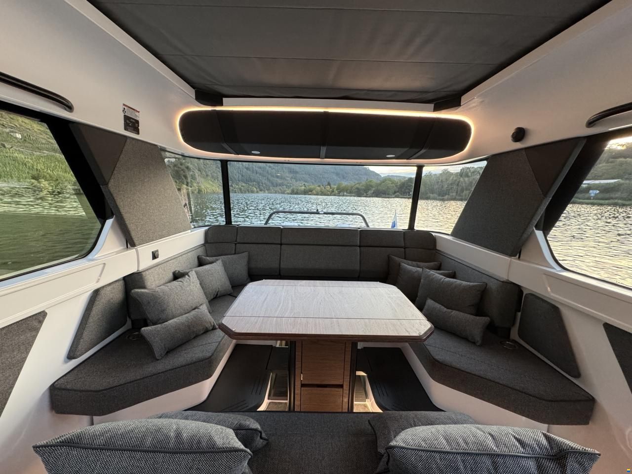 Axopar 45 XC Cross Cabin