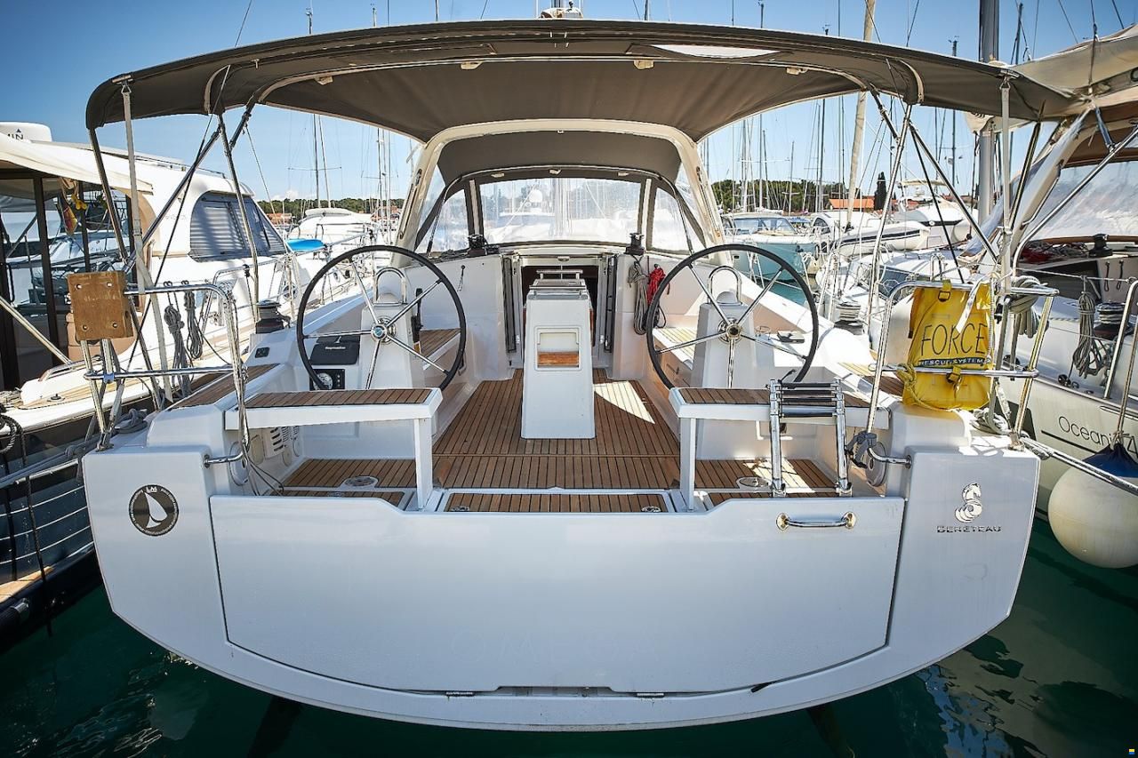 Beneteau Oceanis 38