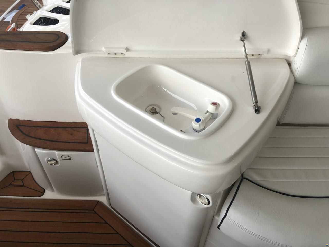 Sealine S 28